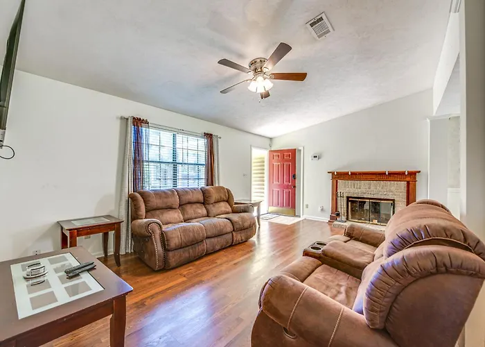 Quiet & Convenient Home, 4 Mi To Lake! Holiday home Tallahassee