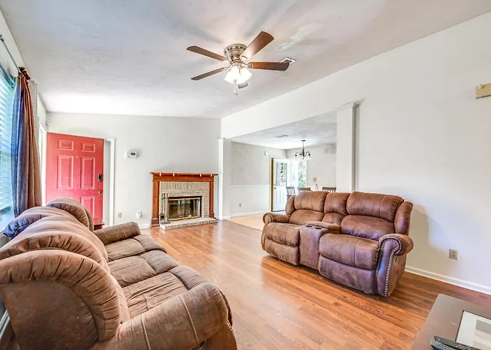 Quiet & Convenient Home, 4 Mi To Lake! *