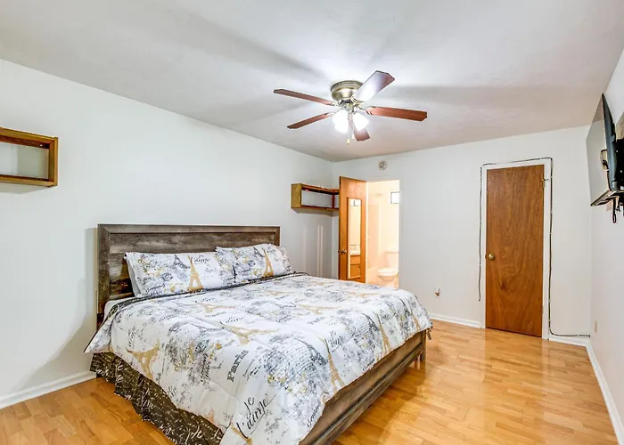 Quiet & Convenient Home, 4 Mi To Lake! Holiday home Tallahassee
