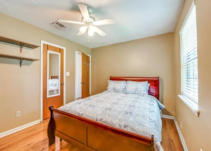Quiet & Convenient Home, 4 Mi To Lake! Holiday home Tallahassee