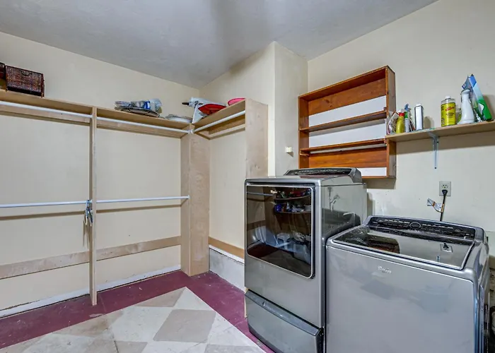 Quiet & Convenient Home, 4 Mi To Lake! Holiday home Tallahassee