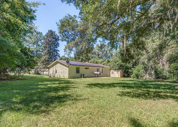 Quiet & Convenient Home, 4 Mi To Lake!