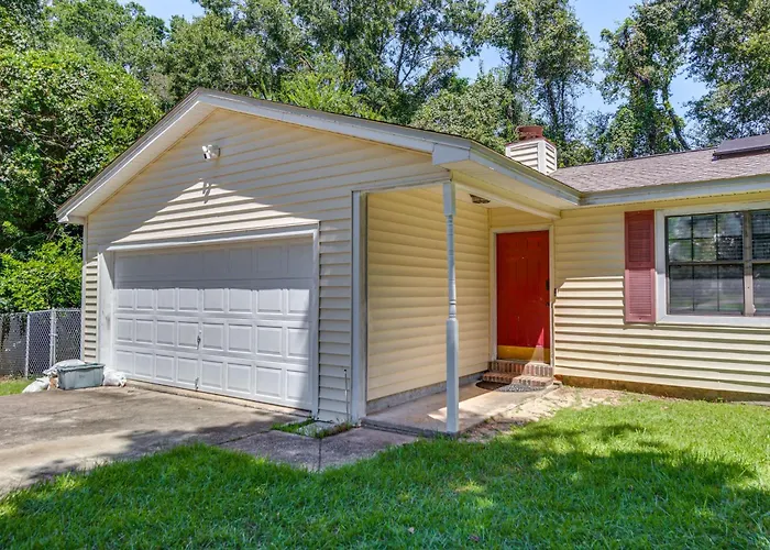 Holiday home Quiet & Convenient Home, 4 Mi To Lake! *