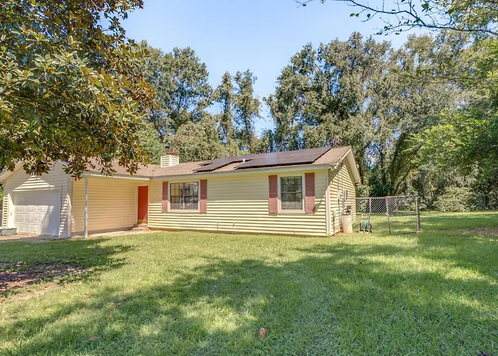 Holiday home Quiet & Convenient Home, 4 Mi To Lake! Tallahassee